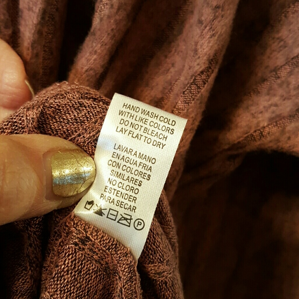 Heart and Hips brand oversized sweater. NWT. - Picture 5 of 5